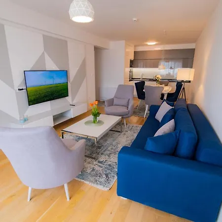 River Walk Apartment *
